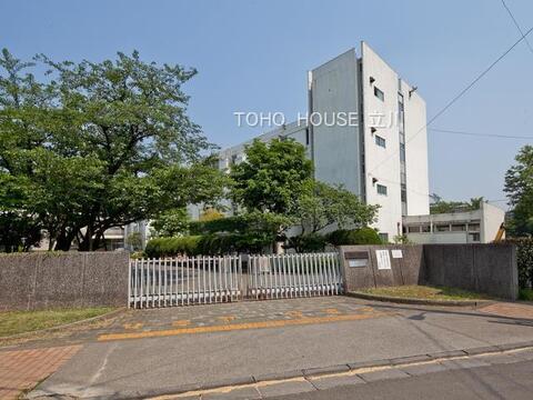 多摩市立多摩中学校まで約560m