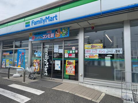 ファミリーマート秀栄関戸五丁目店まで約655m