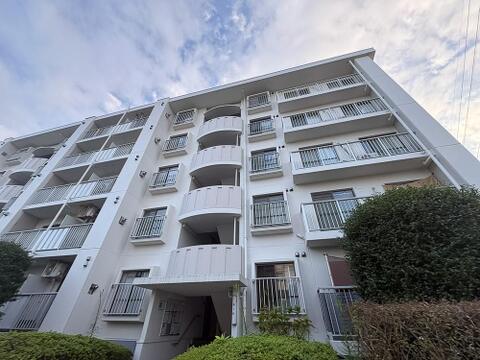 これからリフォームを行う住まいですが、最上階・角部屋ならではの「陽当り」や「眺望」は今すぐご確認いただけます。本日ご案内可能ですので、お気軽にお問い合わせください。