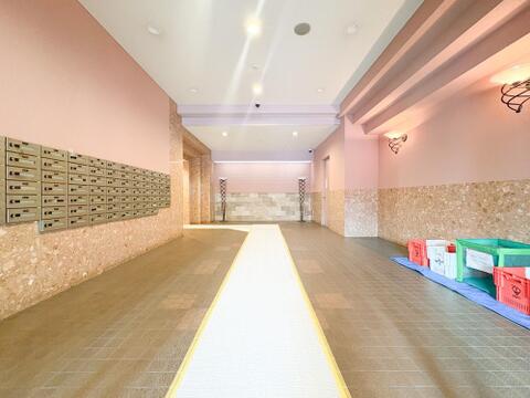 色合いも落ち着いた色を中心に構成され、重厚感のある雰囲気で居住者・来客者を迎えてくれます。