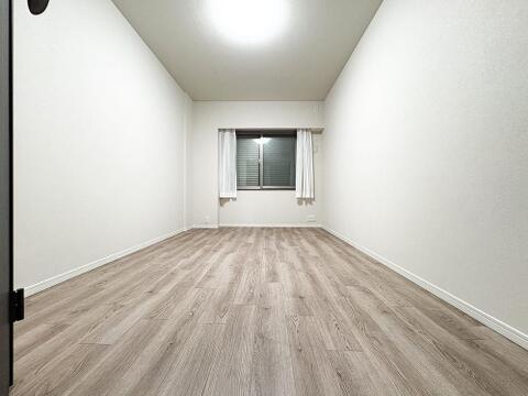 各居室にはクローゼットを完備し、家具の配置にも困らない設計がされています。採光と通風のバランスがほどよく絶妙です。