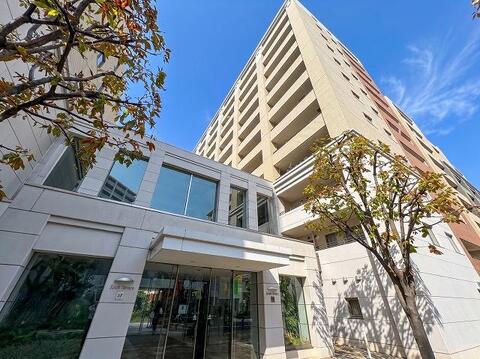 総戸数454戸のビッグコミュニティ。三井不動産・三菱地所・東京建物旧分譲。コンシェルジュサービス付きのマンションとなっております。