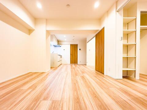 住まいには気付きがあり、住まうごとに様々な角度から違う顔を見せてくれます。新生活は小さな発見の連続です。室内(2026年9月)撮影