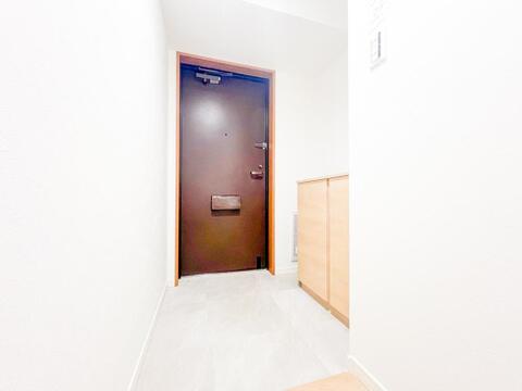 リフォームにより室内が清潔感あふれる明るい空間に一新された住まい。新しい生活を気持ちよくスタートできる快適で整った住環境がしっかりと整えられています。