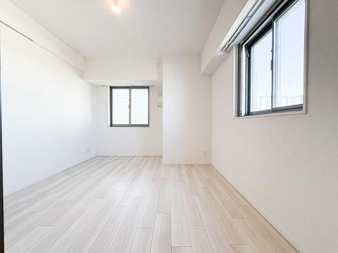 各居室にはクローゼットを完備し、家具の配置にも困らない設計がされています。採光と通風のバランスがほどよく絶妙です。