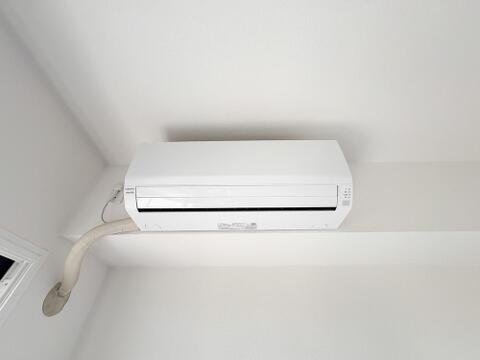 エアコンが1台付いた住まいです。引越し後すぐにご使用いただけるため、新生活の準備がひとつ省けるうれしいポイントです。費用面でのメリットを大きく感じていただけます。