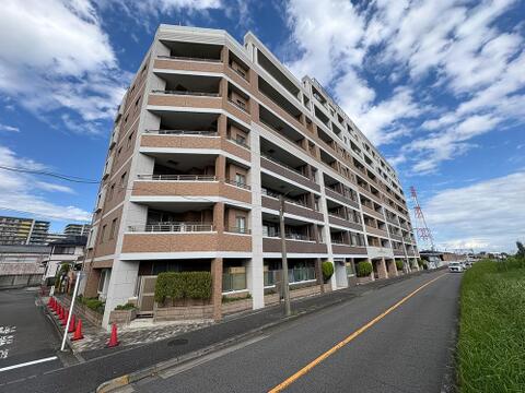 贅沢といえるほどの豊かな居住性と、プライドを満たすクオリティが見事に調和した住空間。
