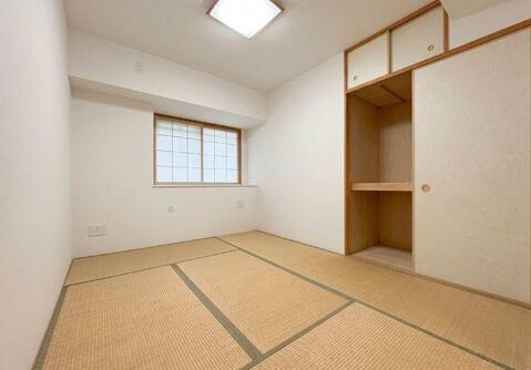 一日の疲れを癒やしてくれる主寝室。時を忘れて過ごす場所として過ごせるお部屋。