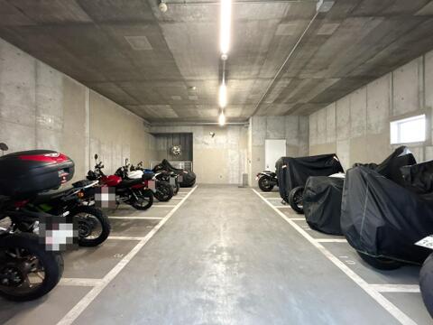 敷地内バイク置場