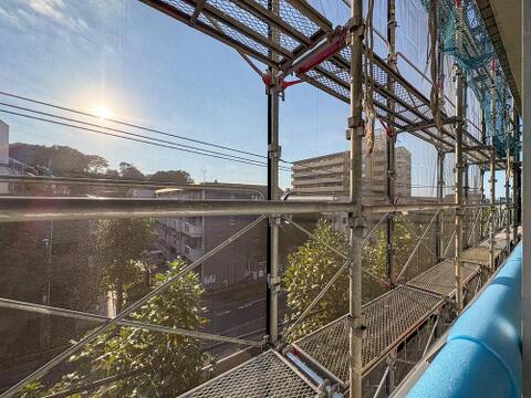 ここから見渡すと澄み渡る青い空に、心地よい風と暖かい日差しが駆け巡ります。