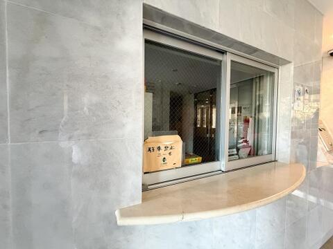 管理人が常駐するマンションは、日常の管理が行き届いた安心の住環境です。建物や共用部の清潔感がしっかりと保たれており、快適なマンションライフをサポートします。
