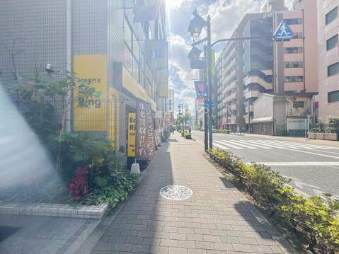 武蔵小金井駅まで徒歩3分の便利な周辺ロケーション。徒歩圏内に多様な商業施設や店舗が充実しており、日々の買い物や外出に大変恵まれた魅力的な生活環境です。