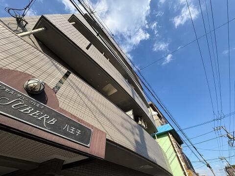 現在居住中ですが、事前予約にて室内内覧も調整いたします。まずは外観や周辺環境、駐車スペースの使い勝手から確認してみませんか。