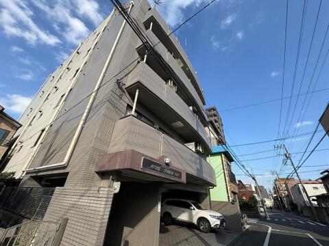 現在居住中ですが、事前予約にて室内内覧も調整いたします。まずは外観や周辺環境、駐車スペースの使い勝手から確認してみませんか。