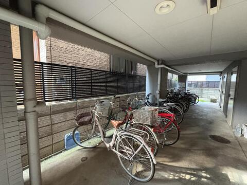 駐輪場スペースが完備されております。