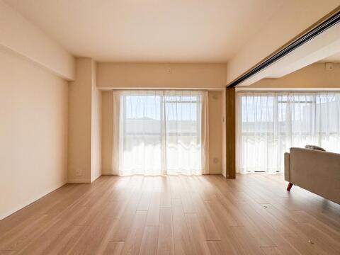ほっと安らぐ落ち着いたナチュラルな色合い。ウッドの質感でお部屋も心もやさしいぬくもりに包まれます。