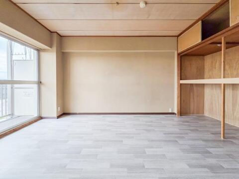 現状の写真ですが、これからリフォームが施されて新しい魅力が引き出される予定です。住まいがどのように生まれ変わるか、理想の住環境が実現する過程をぜひご期待ください。