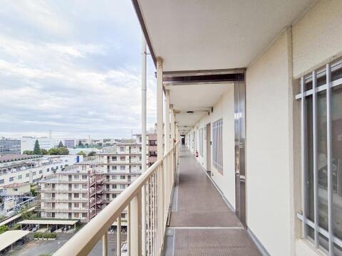 共用部分が清潔に保たれており、管理が行き届いているマンションです。住む人が気持ちよく利用できる空間が広がり、安心して快適に過ごせる住環境が整っています。