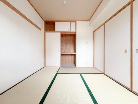 6帖の和室は、リビングに隣接しているため、お子様の遊び部屋や客間などでご使用いただけます。