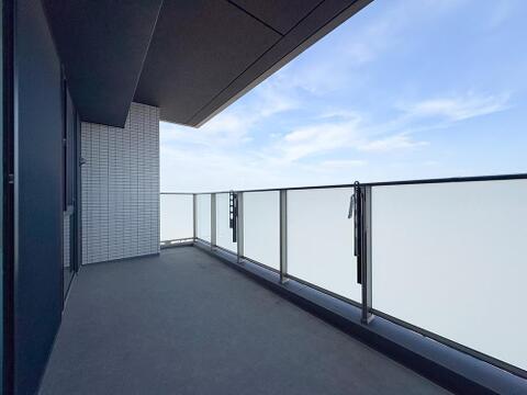 夜空の煌めきや、室内への通風や採光へ一役。ガーデニング等も充分に楽しめる広さを確保しております。