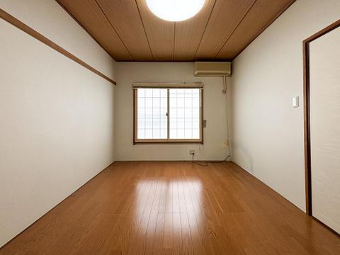 各居室にはクローゼットを完備し、家具の配置にも困らない設計がされています。採光と通風のバランスがほどよく絶妙です。