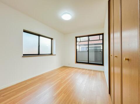 シンプルな内装はどんな家具ともぴったり。お好みのテイストに仕上げていくのも楽しみの一つです。