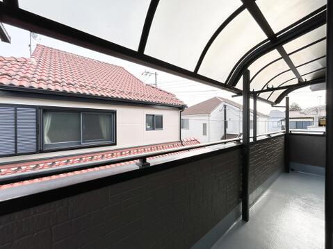それぞれの個室から出入り可能なバルコニーは洗濯物や布団を干す動線も短くなります。
