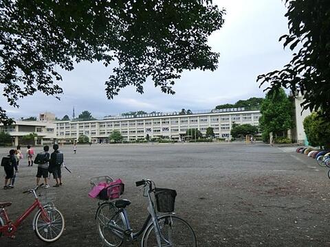 青梅市立第三小学校まで約918m
