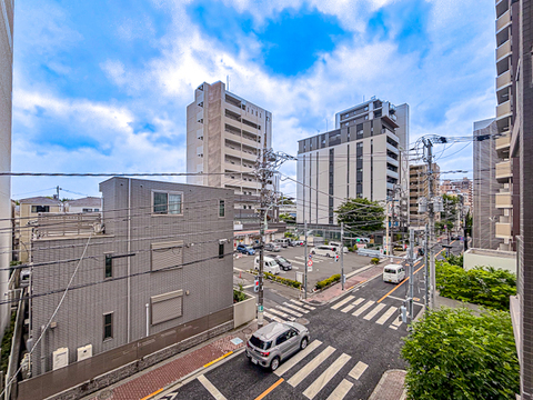 眺望の良いバルコニーは、開放感ある屋外スペースとして日常に彩りを添えます。採光も良好で洗濯物が乾きやすく、快適な住まいをサポートします。