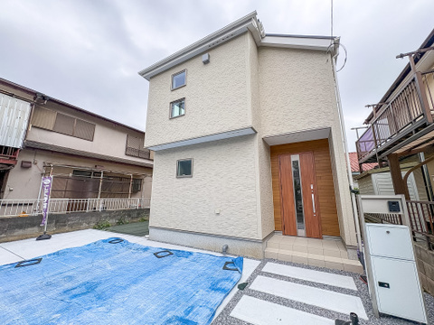 白い外観は落ち着いた高級感や落ち着いた雰囲気を感じさせます。