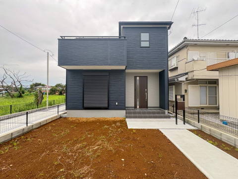 黒を基調とした外観は、落ち着いた雰囲気や高級感を感じさせます。