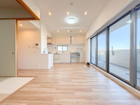 広々とした調理スペースで、お子様と一緒に料理も楽しめます。