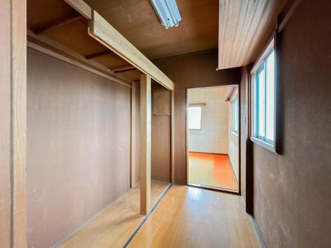 家族で使える納戸をプラス。季節ものをすっきり収納することが出来ます。