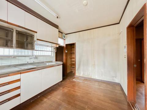 ダイニングを分離することで、室内の用途は倍増します。