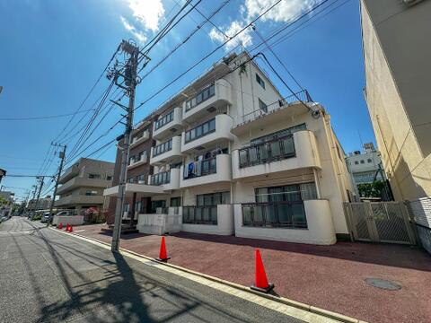 大規模修繕工事が実施予定の外観です。
