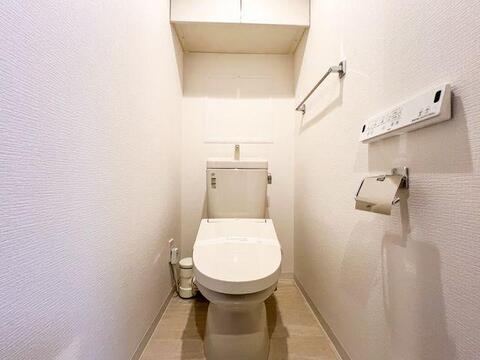 毎日使うトイレは、床のクッションフロア(CF)を張り替えてクリーンな空間へリフレッシュ。