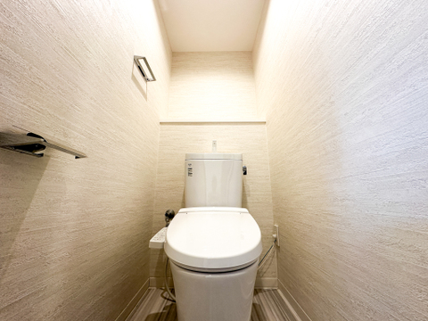 もちろん温水洗浄機能付き便座付きのトイレ設備が新設されています。