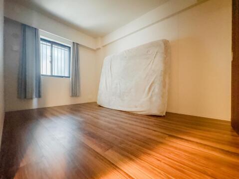住まう方でカスタマイズしていただけるシンプルなデザインの内装。ご自身で素敵な空間を創り上げられます。