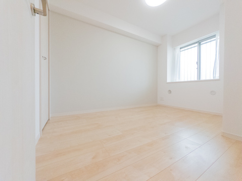 どんな家具にも合わせやすいシンプルな洋室。寝室や子供部屋に。