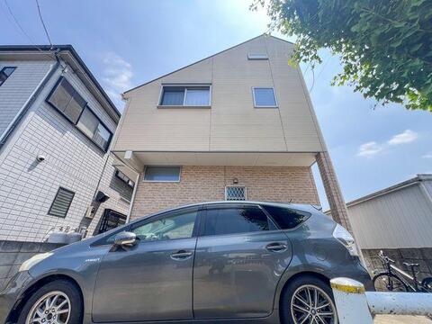 平成29年6月築の、おしゃれなデザインが目を引く注文住宅です 。
