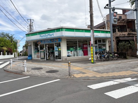 ファミリーマート海田大学通り店 550m