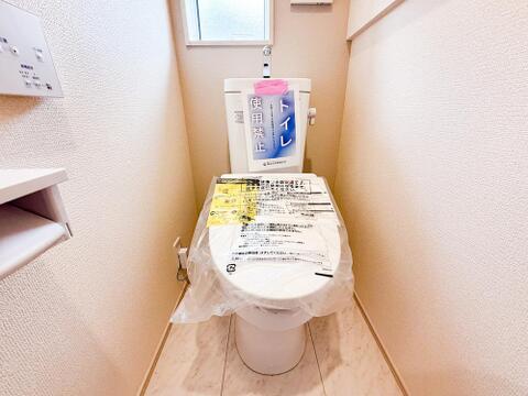 ほっと一息つける、落ち着いたプライベート空間。スッキリとしたデザインで、圧迫感のないゆとりのトイレ。