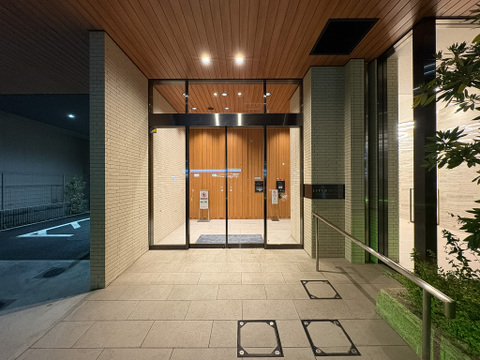 現在居住中となっておりますが、日程調整でのご見学が可能となっております。