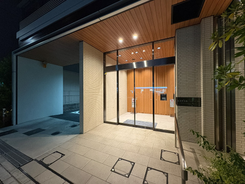 現在居住中となっておりますが、日程調整でのご見学が可能となっております。