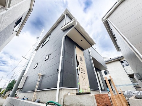 スタイリッシュなデザインが印象的な外観です。洗練された清潔感ある佇まいが街並みに映え、毎日の帰宅のたびに心地よい満足感と誇らしさをもたらします。