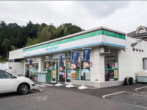 ファミリーマート八王子丹木町店まで約419m