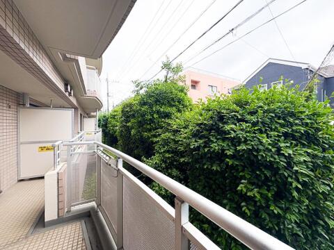 遮るものがないため、日当たり、風通りの良い開放的なバルコニーとなっています。お洗濯ものもすぐに乾きそうです。