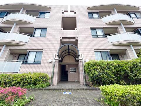 爽やかさが溢れる外観は青空との相性がばっちりです。