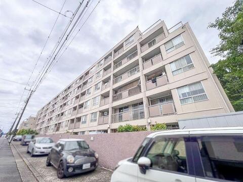 長く美しく維持されたバルコニー面は、お部屋への豊かな採光と通風を期待させてくれます。