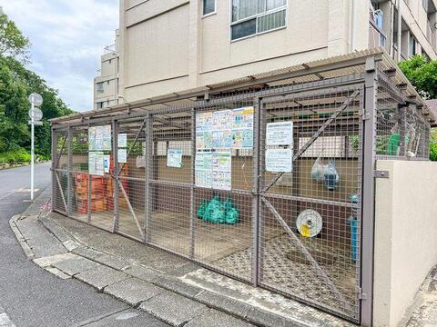 「ゴミ置き場」カラスや猫の被害を防ぐ、衛生的で頑丈な専用ケージ